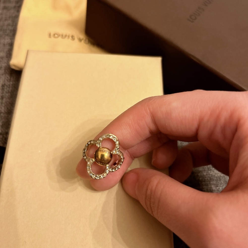 Vintage Louis vitton ring with original dust bag